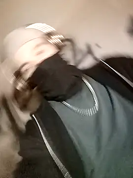 Snapshot of Kaosmikey chatting on February 6, 10:46 pm Kaosmikey online show from February 6, 10:46 pm