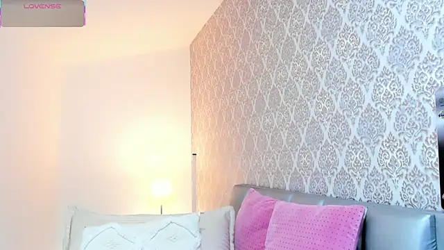 BellaNixs online show from December 20, 3:35 am