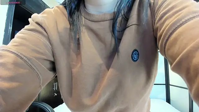 Snapshot of SamaraAnders_ chatting on January 7, 5:21 am SamaraAnders online show from January 7, 5:21 am