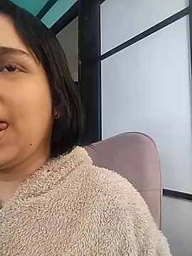 Snapshot of SamaraAnders_ chatting on February 23, 5:05 am SamaraAnders online show from February 23, 5:05 am