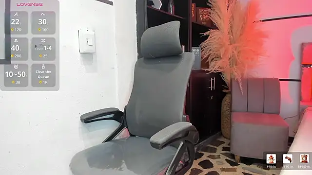 Snapshot of SamaraAnders_ chatting on March 21, 5:12 am SamaraAnders online show from March 21, 5:12 am