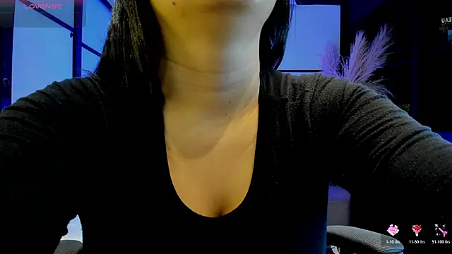 Snapshot of SamaraAnders_ chatting on April 7, 4:35 am SamaraAnders online show from April 7, 4:35 am