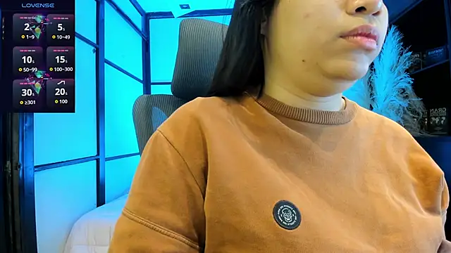 Snapshot of SamaraAnders_ chatting on April 9, 4:45 am SamaraAnders online show from April 9, 4:45 am