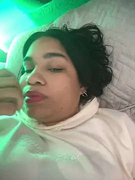 Snapshot of SamaraAnders_ chatting on April 13, 5:02 am SamaraAnders online show from April 13, 5:02 am