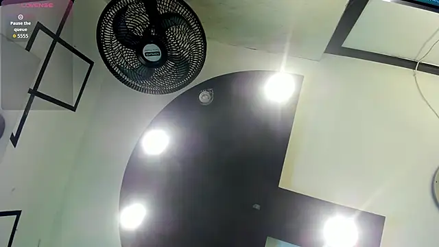 Snapshot of SamaraAnders_ chatting on April 16, 4:46 am SamaraAnders online show from April 16, 4:46 am