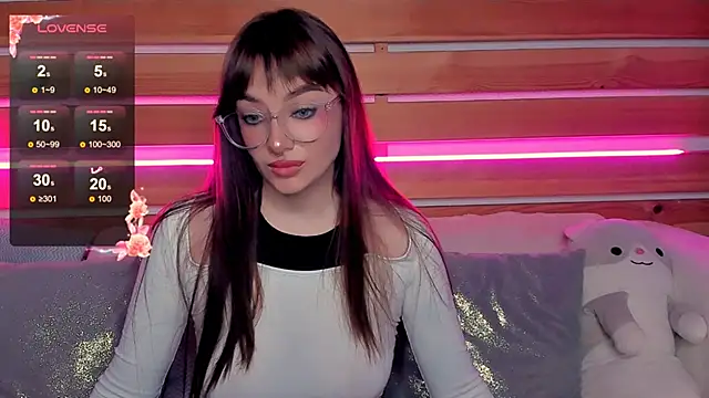 Snapshot of Emily_Tylerr chatting on October 2, 7:59 am Emily Tylerr online show from October 2, 7:59 am