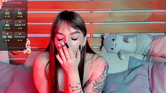 Snapshot of Emily_Tylerr chatting on November 16, 1:28 pm Emily Tylerr online show from November 16, 1:28 pm