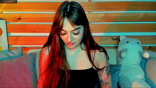 Snapshot of Emily_Tylerr chatting on November 25, 8:36 am Emily Tylerr online show from November 25, 8:36 am