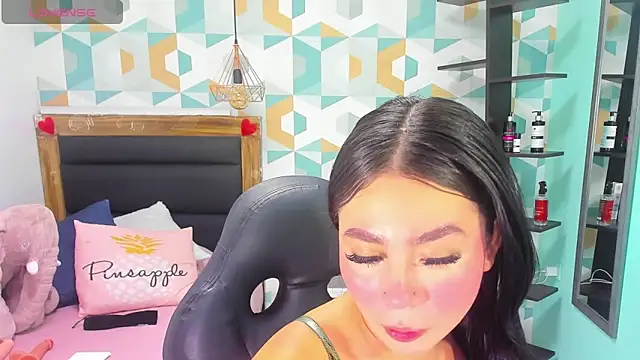 ROSIE MOSS online show from October 21, 7:25 pm