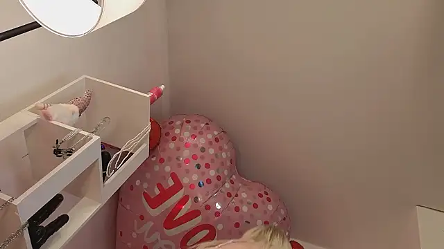   Miray   online show from February 13, 5:25 am