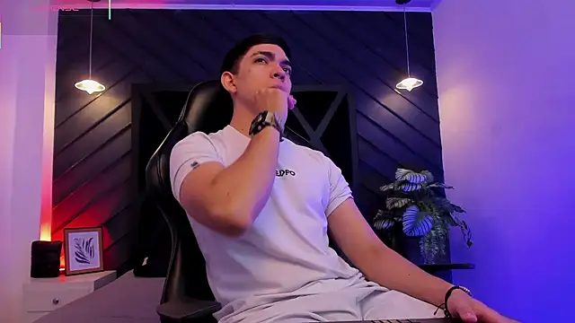 Eryonbradley online show from January 13, 11:26 am