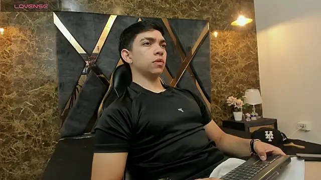 Eryonbradley online show from February 24, 11:30 am