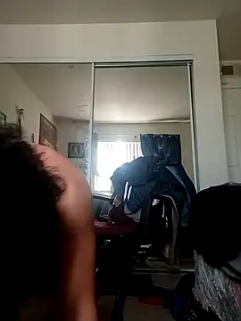 SimoneSays online show from April 15, 7:43 pm