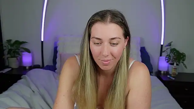 Snapshot of louiseberkeley chatting on October 7, 12:46 pm louiseberkeley online show from October 7, 12:46 pm