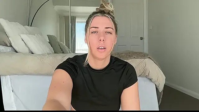 louiseberkeley online show from April 6, 10:44 pm