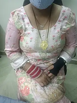 Snapshot of Bhabhiji1 chatting on February 27, 8:36 am Bhabhiji1 online show from February 27, 8:36 am