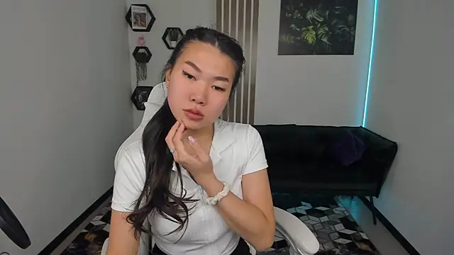 LunaPurrr online show from October 18, 2:36 am