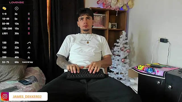 JamesDeker online show from November 18, 6:56 pm