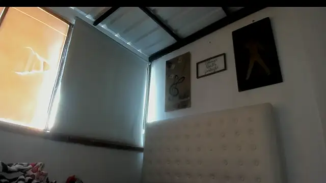 Snapshot of Roxannelorence_ chatting on October 14, 1:45 pm Roxannelorence  online show from October 14, 1:45 pm