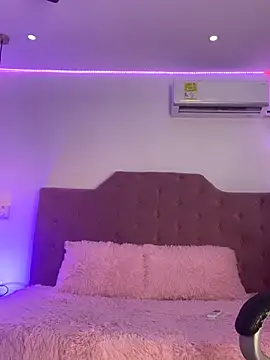 Snapshot of Velveet_x chatting on November 13, 11:42 am Velveet x online show from November 13, 11:42 am