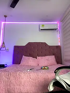 Snapshot of Velveet_x chatting on November 24, 11:32 am Velveet x online show from November 24, 11:32 am