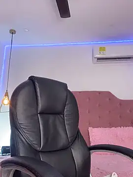 Snapshot of Velveet_x chatting on November 27, 11:23 am Velveet x online show from November 27, 11:23 am