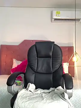 Snapshot of Velveet_x chatting on December 14, 11:48 am Velveet x online show from December 14, 11:48 am