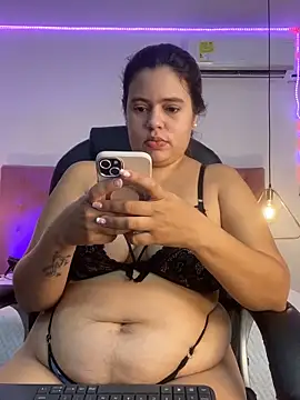 Snapshot of Velveet_x chatting on December 15, 11:47 am Velveet x online show from December 15, 11:47 am