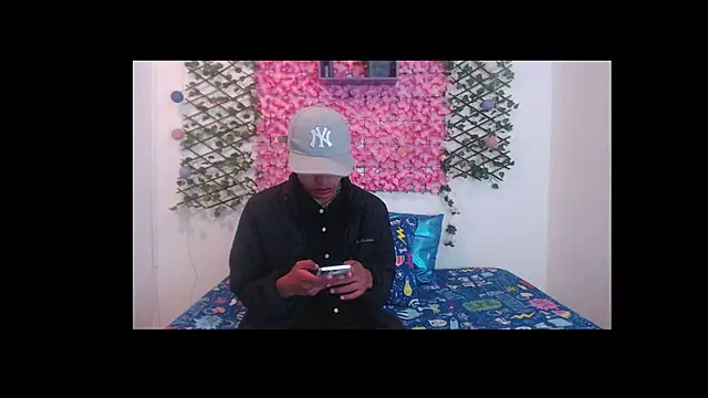 Snapshot of iam_lukas__ chatting on September 18, 11:45 am iam lukas online show from September 18, 11:45 am