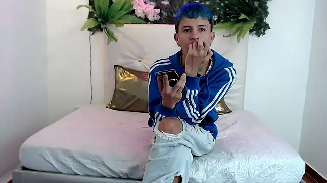 Snapshot of iam_lukas__ chatting on September 24, 3:10 am iam lukas online show from September 24, 3:10 am