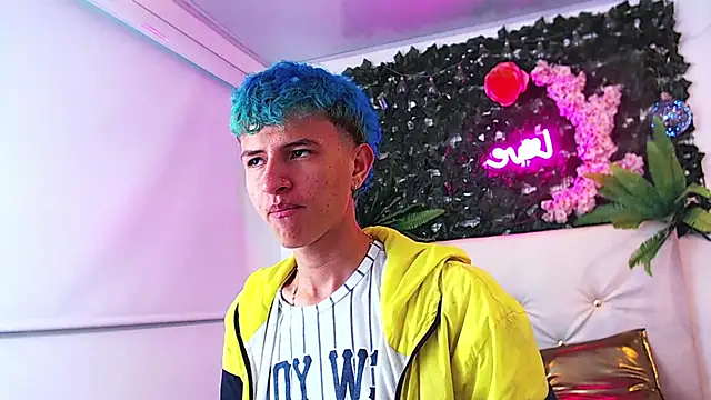 Snapshot of iam_lukas__ chatting on October 9, 3:15 am iam lukas online show from October 9, 3:15 am