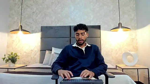 Snapshot of RaphaelDufort chatting on September 26, 12:03 am RaphaelDufort online show from September 26, 12:03 am