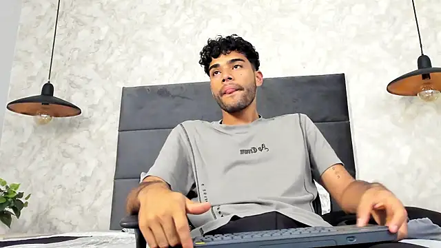 Snapshot of RaphaelDufort chatting on October 15, 12:00 am RaphaelDufort online show from October 15, 12:00 am