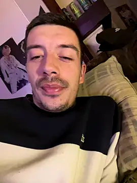 Snapshot of gb7572 chatting on September 13, 9:14 pm gb7572 online show from September 13, 9:14 pm