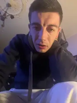 Snapshot of gb7572 chatting on September 18, 8:22 pm gb7572 online show from September 18, 8:22 pm