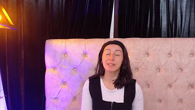 Ginevra esposito online show from July 8, 7:07 pm
