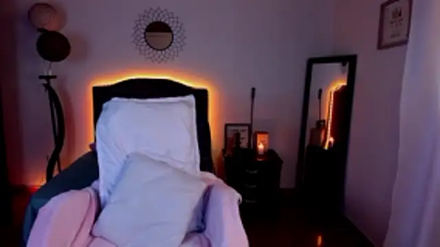 Snapshot of _lia_baby chatting on December 2, 2:23 pm lia baby online show from December 2, 2:23 pm