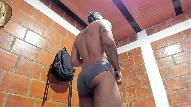 Snapshot of Luck_Andrew chatting on November 15, 5:42 pm Luck Andrew online show from November 15, 5:42 pm