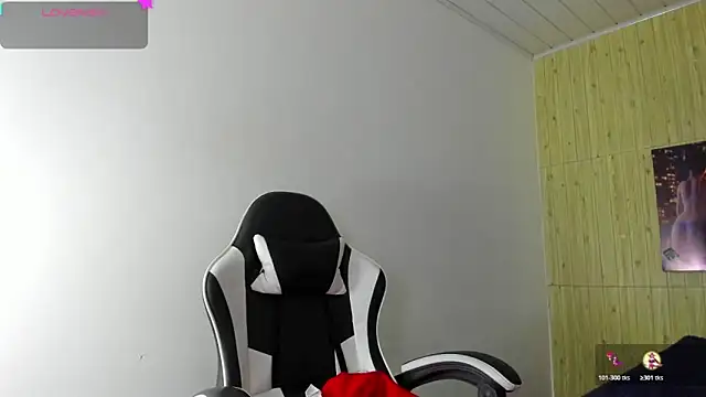 Raven Rouge  online show from February 2, 8:40 pm