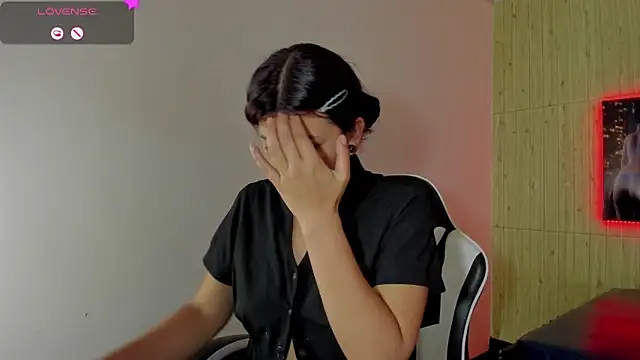 Raven Rouge  online show from February 3, 8:25 pm