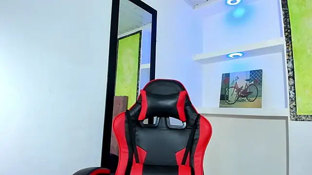 Raven Rouge  online show from February 9, 9:30 pm