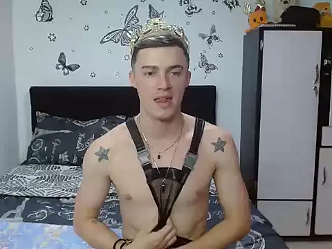 Snapshot of Ken_bigcock77 chatting on February 18, 12:28 am Ken bigcock77 online show from February 18, 12:28 am