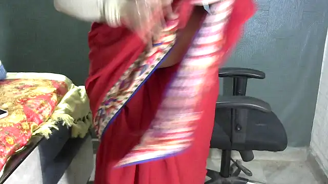 Snapshot of sexy_indianboobs chatting on January 3, 12:41 pm sexy indianboobs online show from January 3, 12:41 pm