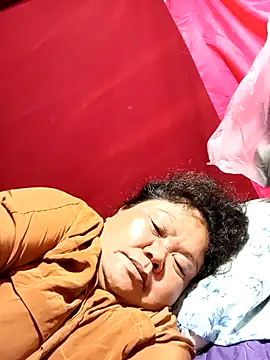 Snapshot of Mari_fvcks chatting on December 4, 6:27 pm Mari fvcks online show from December 4, 6:27 pm