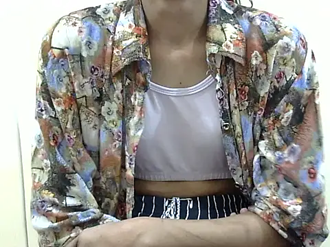 smallcuute online show from November 25, 8:36 am