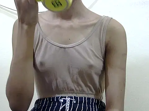 smallcuute online show from December 15, 8:57 pm