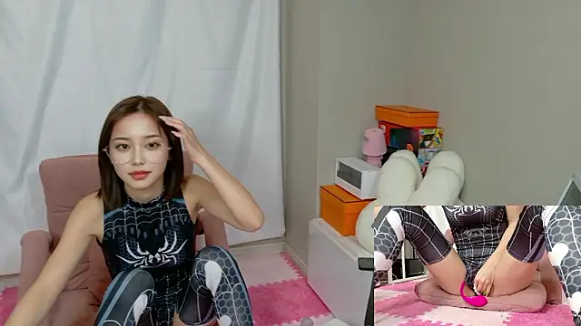 Snapshot of maimai0720 chatting on October 30, 11:00 am maimai0720 online show from October 30, 11:00 am