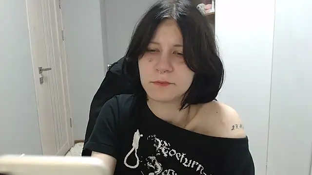 TinaQuiin online show from October 5, 8:01 am