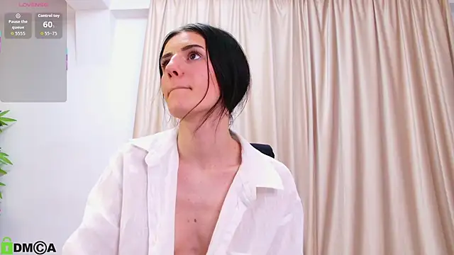 MilaHoneyy online show from March 7, 7:00 pm