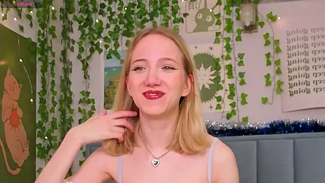 Snapshot of EmmaNovak chatting on January 6, 1:04 pm EmmaNovak online show from January 6, 1:04 pm